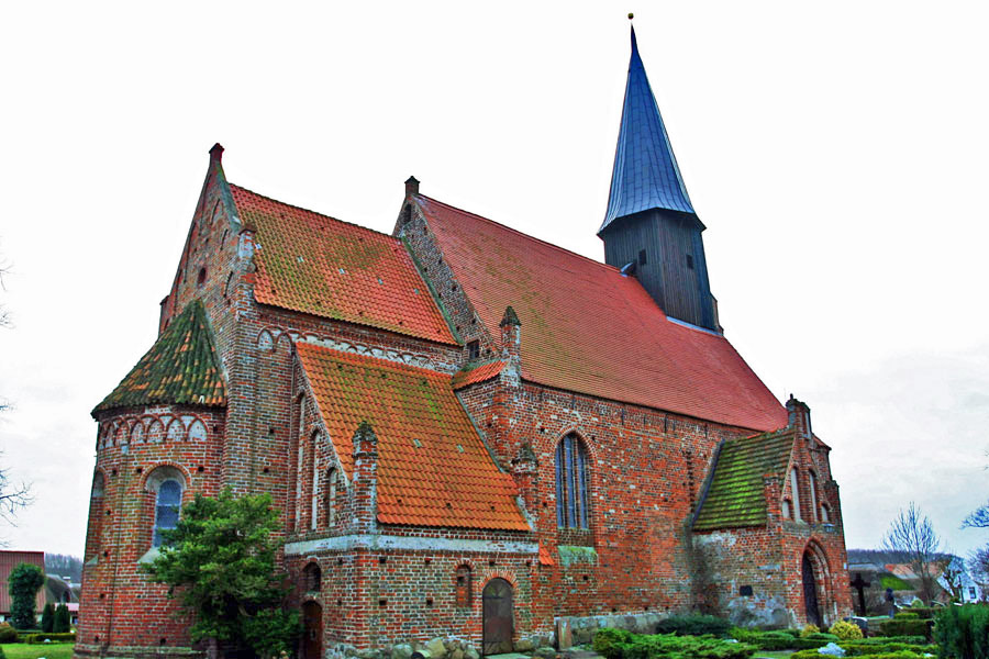 St. Johannes Kirche Schaprode im Jahr 2005